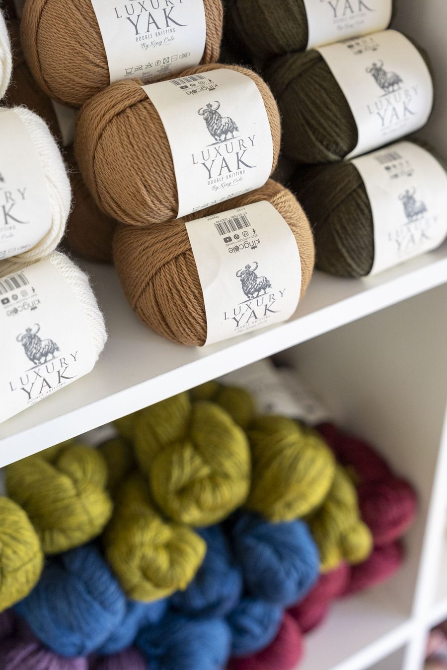 King Cole Luxury Yak Garn in verschiedenen Farben