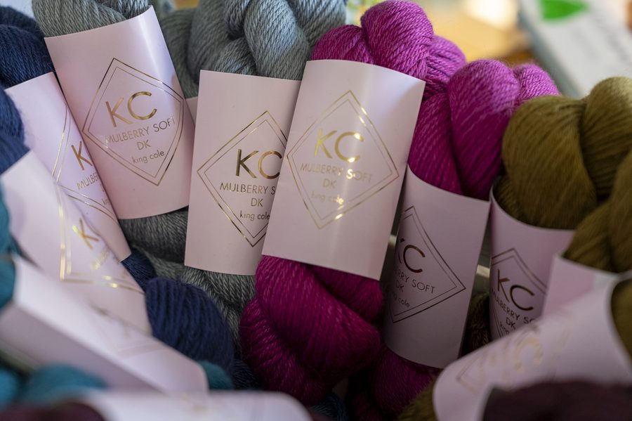 King Cole Mulberry Soft DK Garn in mehreren Farben